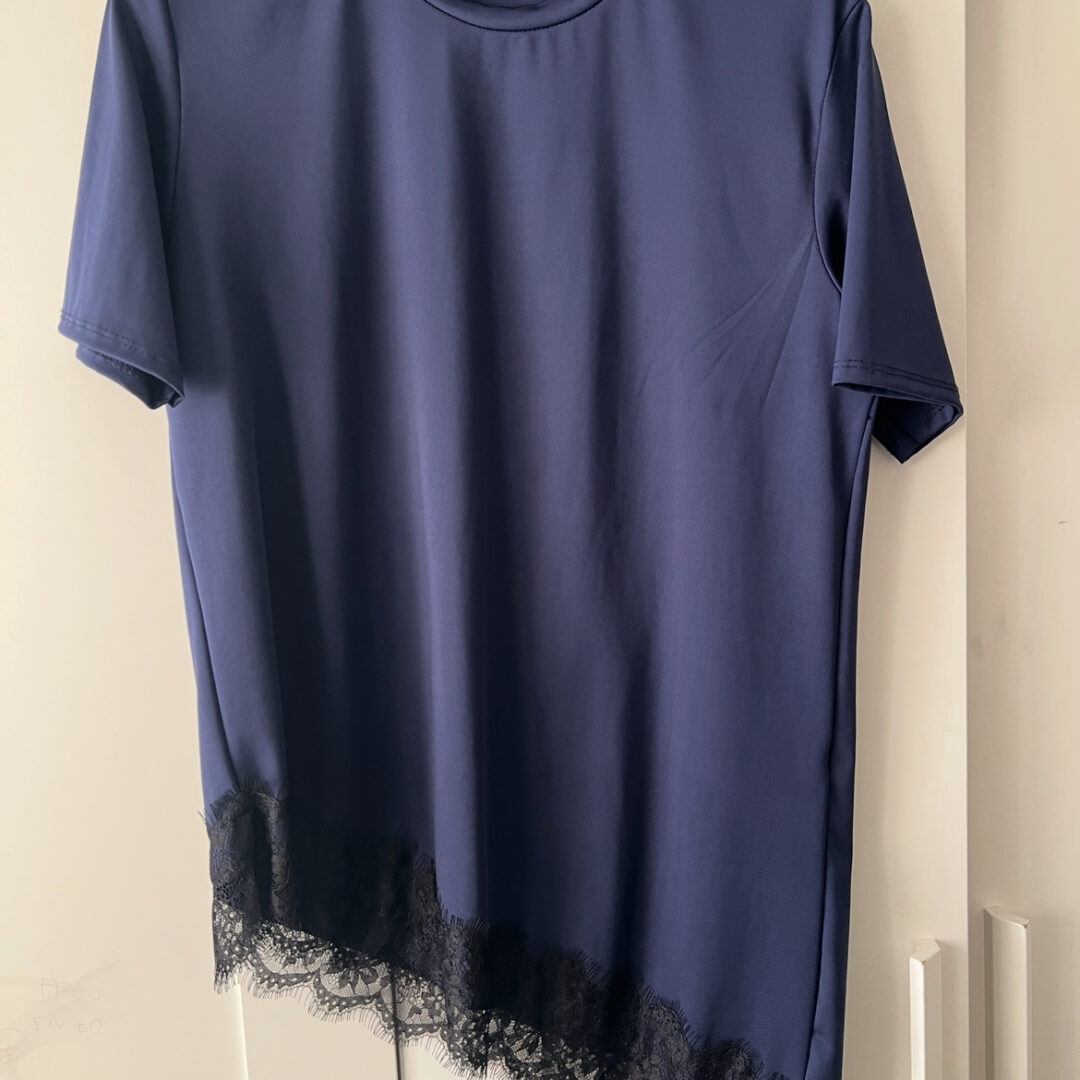 Camiseta asimetrica encaje