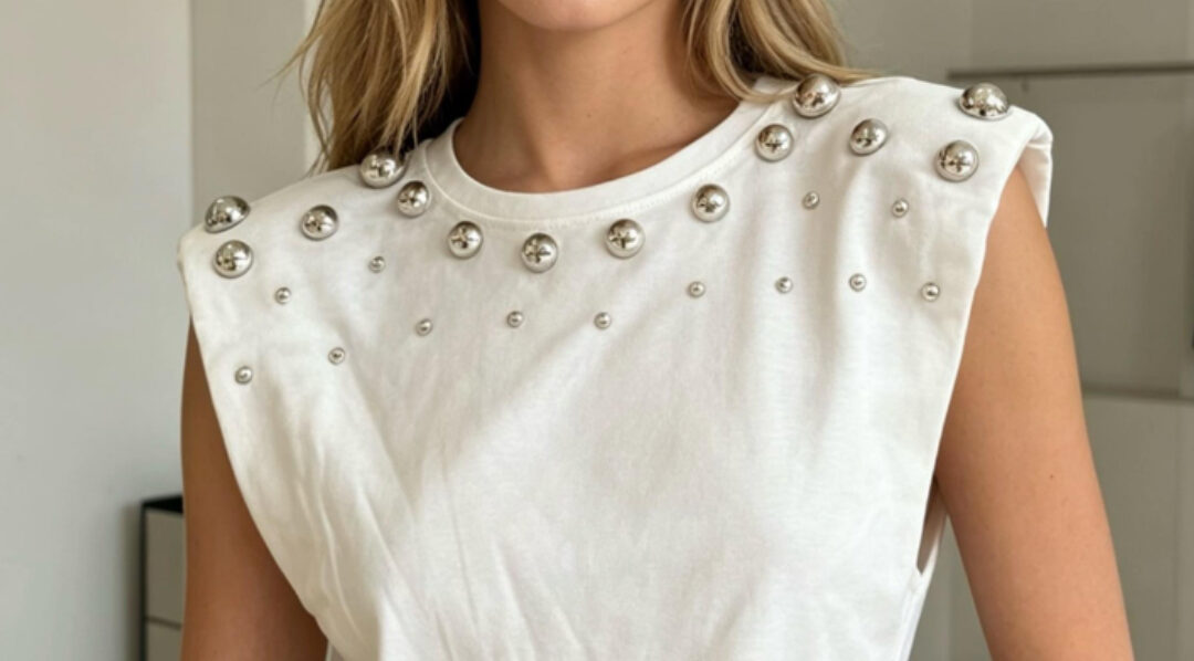 Camiseta tachuelas amarilla